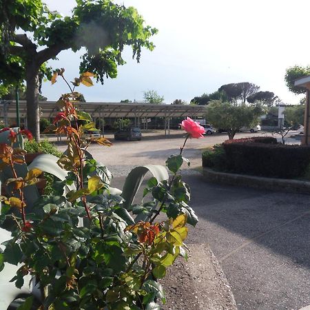 Hotel Il Casale Trevignano Romano Exterior photo
