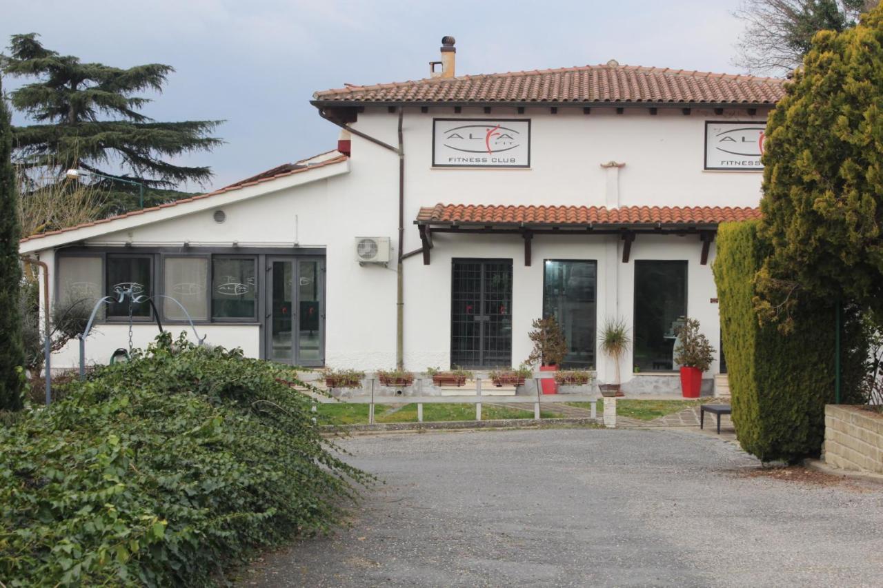 Hotel Il Casale Trevignano Romano Exterior photo