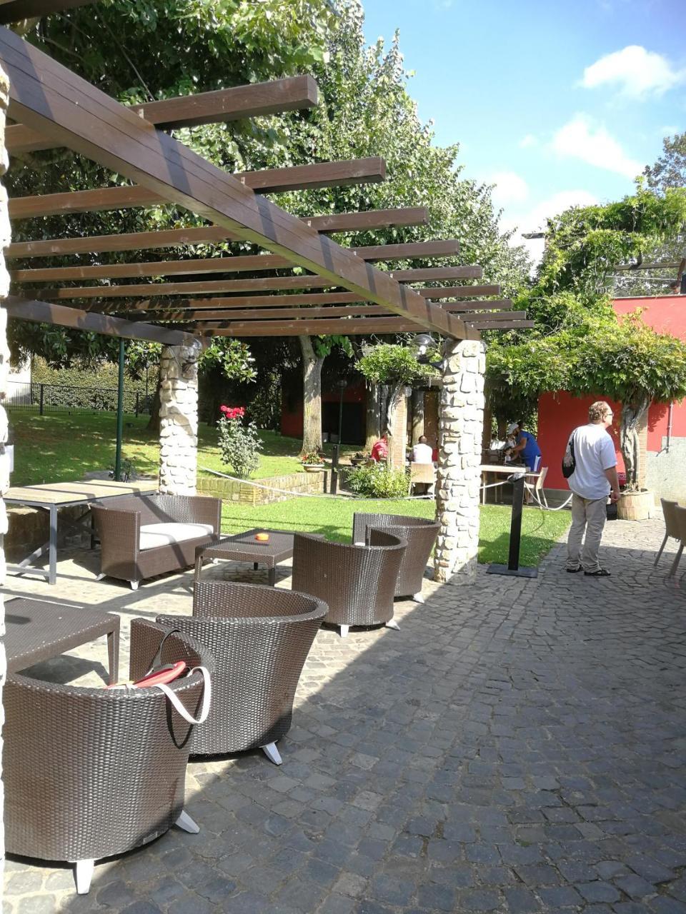 Hotel Il Casale Trevignano Romano Exterior photo
